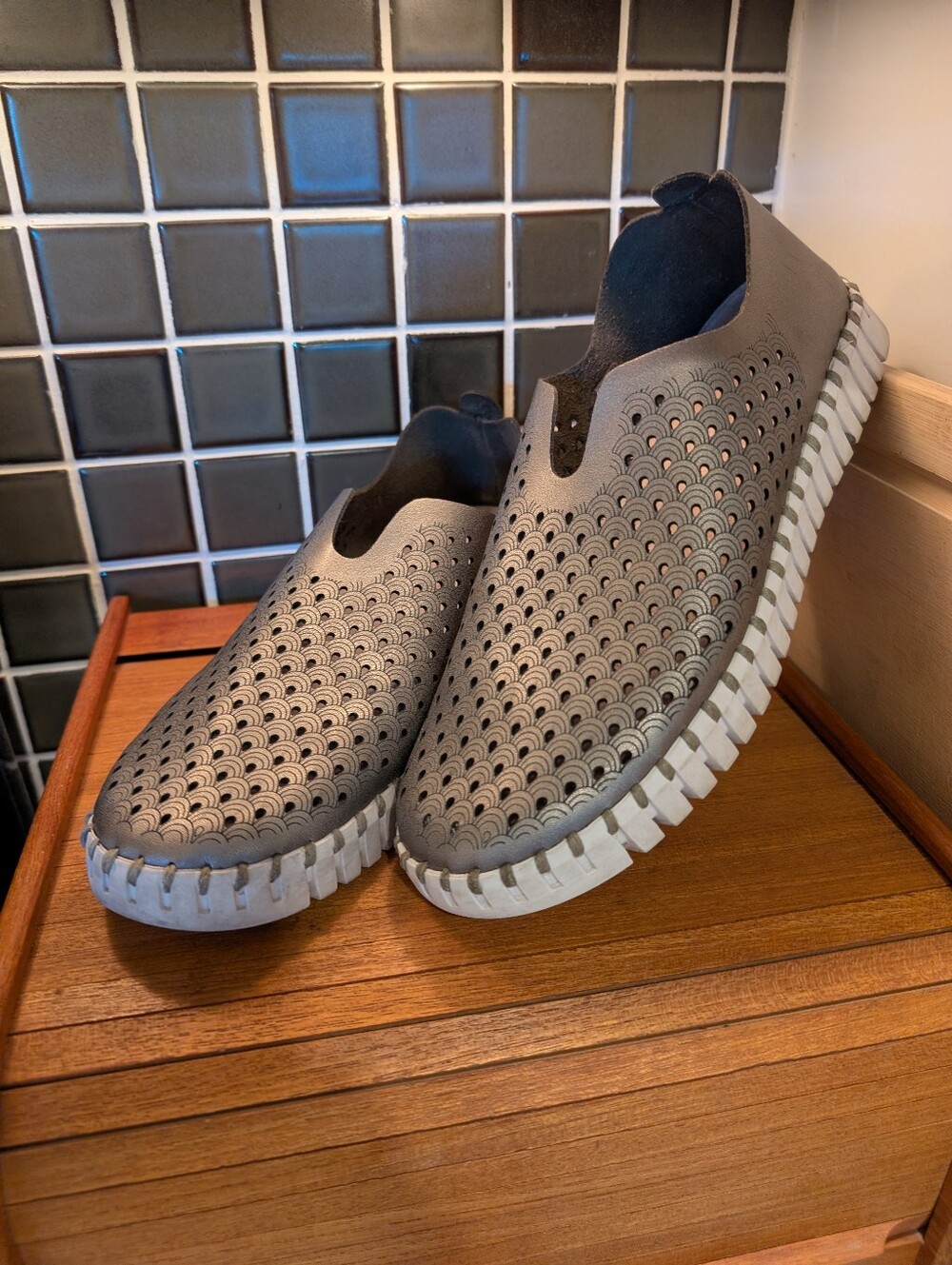 Ilse Jacobsen Tulip Perforated Leather Flats,41